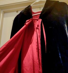 VTG Cape Goth Elegant Black Velvet Hood Neck Tie Blood Red Opera Reversible OS